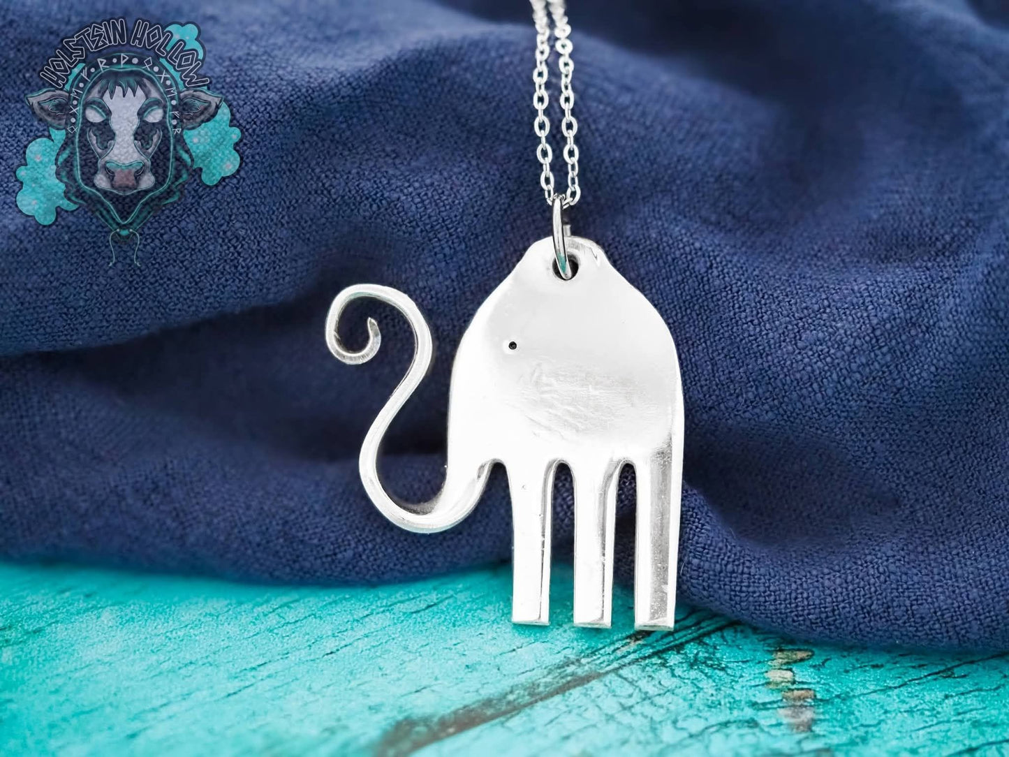 Wander Elephant Necklace
