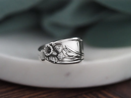 1950 Daffodil Spoon Ring