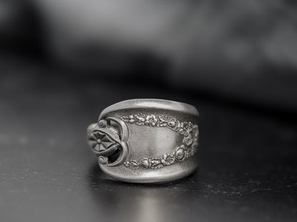 1911 Old Colony Spoon Ring