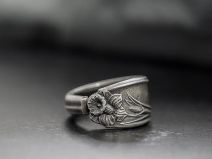 1950 Daffodil Spoon Ring