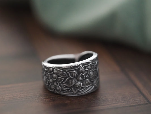 1935 Narcissus Spoon Ring